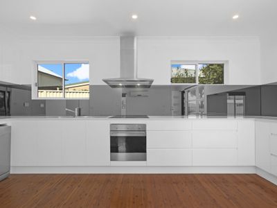 30 Salamaua Crescent, Holsworthy