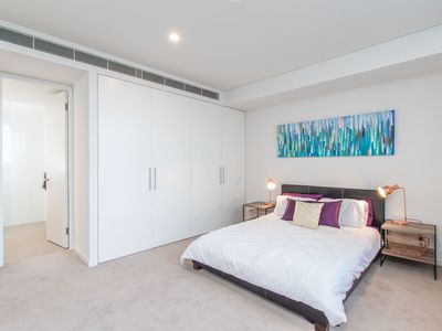 411  /  2 Moreau Parade, East Perth