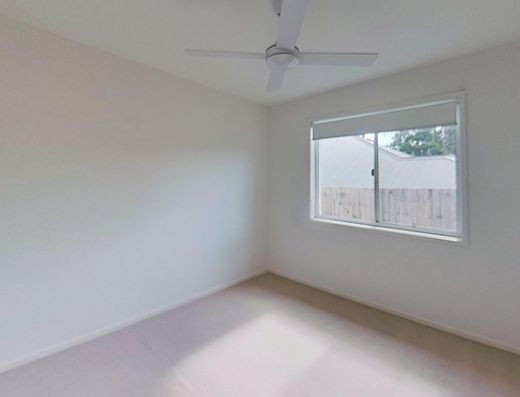Modern Unit in Woombye image 4