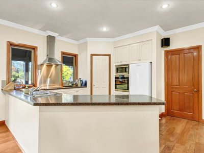 597 Table Top Road, Table Top