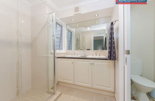 7 Crown Point, Craigieburn