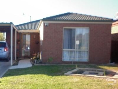 8 Parkside Mews, Cranbourne West
