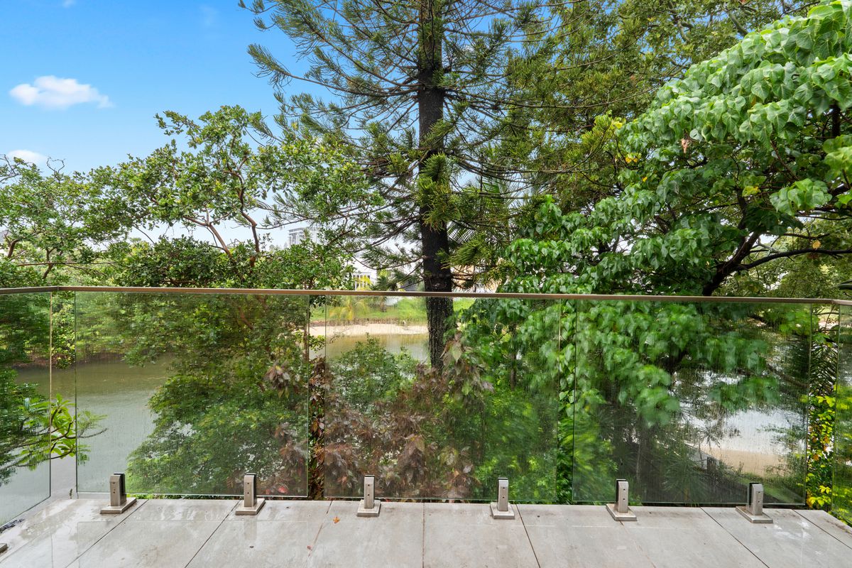 4 / 11 Orvieto Avenue, Mermaid Waters