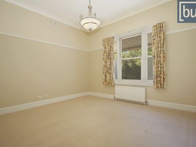 715 Young St, Albury