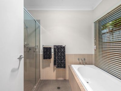 34 Izzies Place, Wakerley