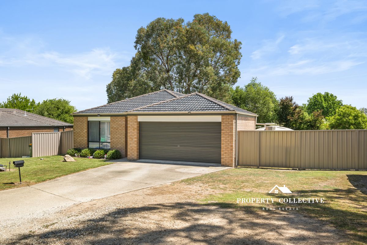 15 Orchard Grove, Beechworth