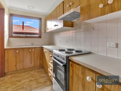 5 / 1 Bayview Crescent , Hoppers Crossing