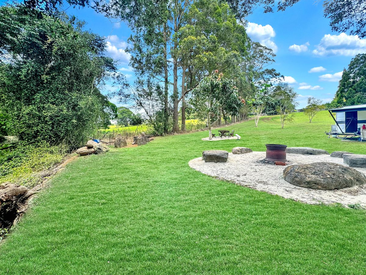 48 Russell Road West, Lake Eacham