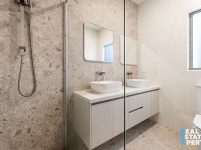 3 / 16 Manuka Road, Berwick