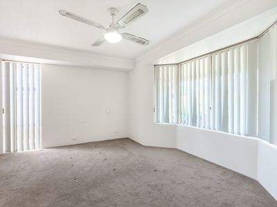 594 Safety Bay Rd, Waikiki