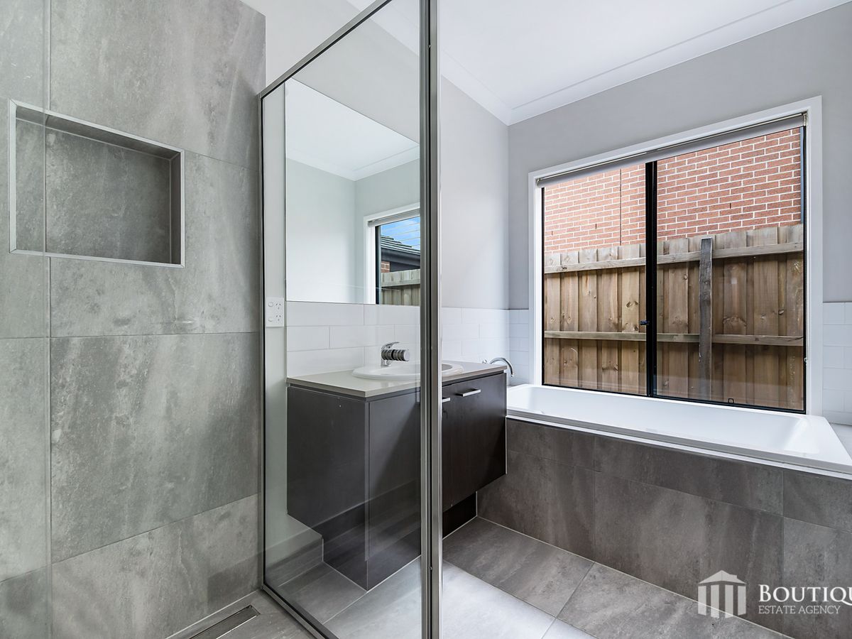 73 Rossiter Retreat, Cranbourne North