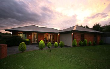 6 Hampton Court, Beaconsfield