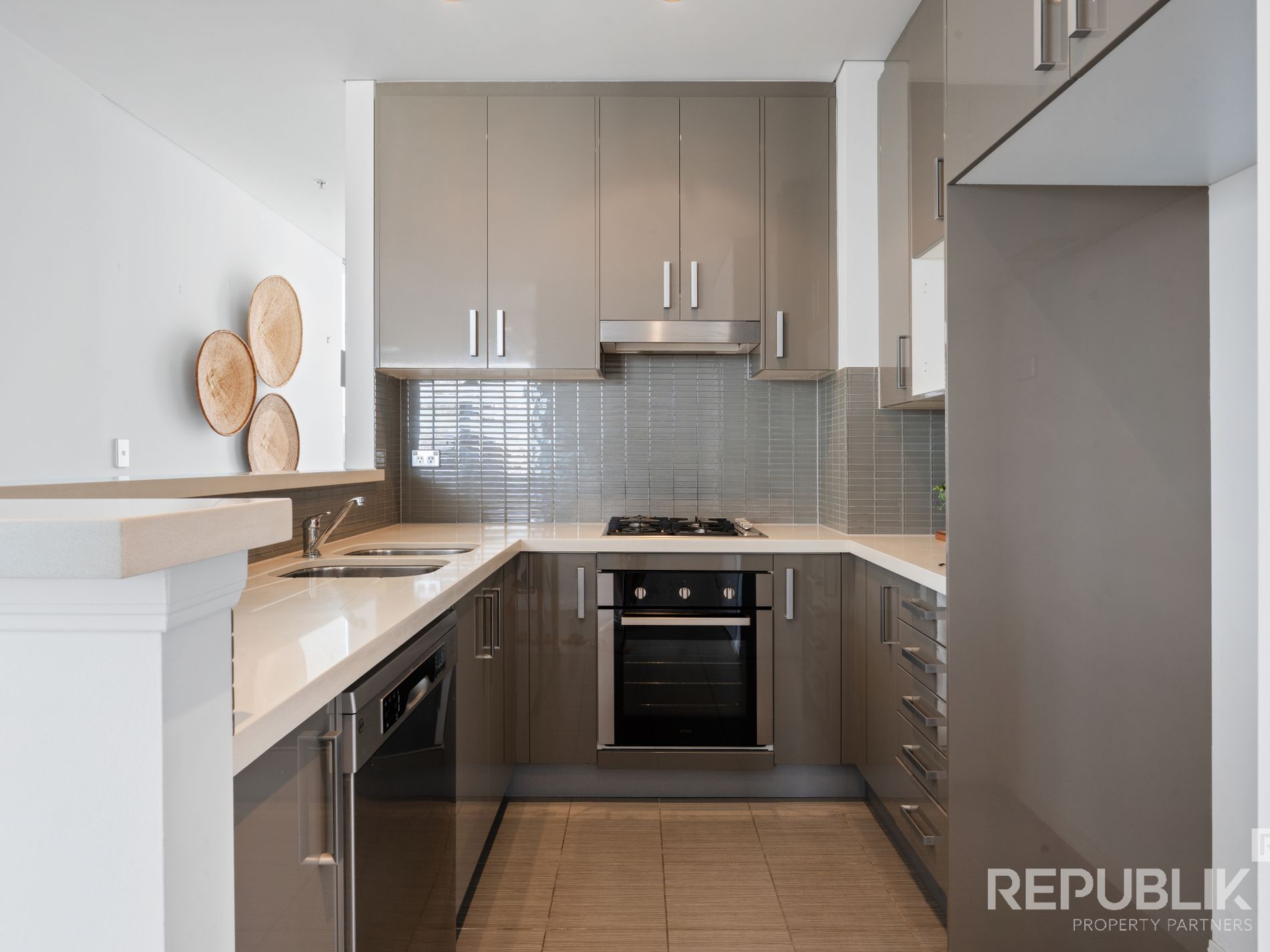 1101 / 4 Como Crescent, Southport