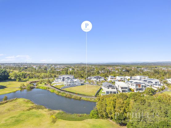 9207 Peter Senior Drive, Hope Island