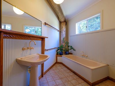 486 Davis Road, Jiggi