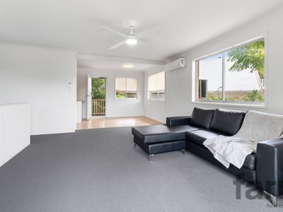27 Golden Crescent, Southport