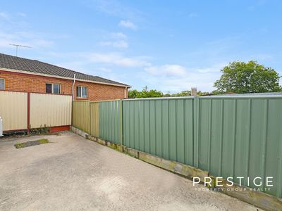 1 / 27 Loftus, Turrella