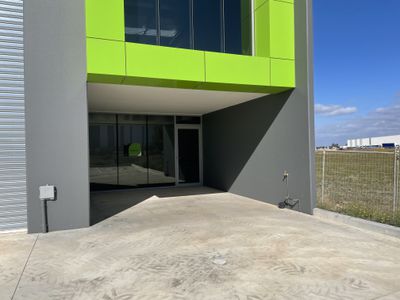 6 / 483B Dohertys Road,, Truganina