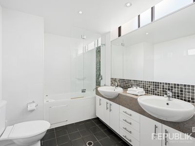 29 / 136 Marine Parade, Southport