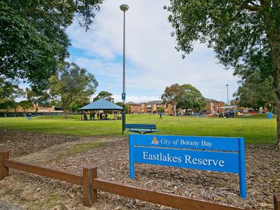 8 / 17 Mascot Drive, Eastlakes