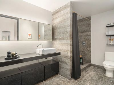 911 / 20 Pine Street, New York, NY, International