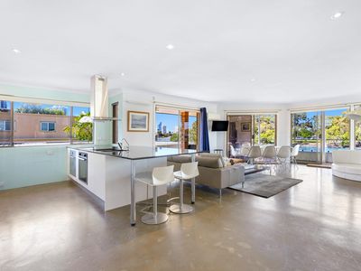 2 / 239 Stanhill Drive, Surfers Paradise