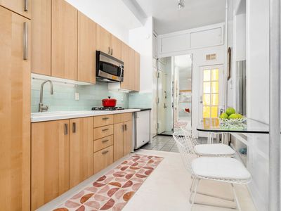 unit 1b / 54 East 1st Street, Manhattan, NY , International