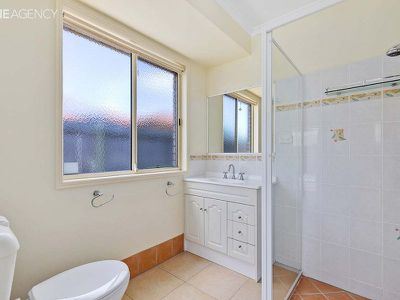 6 Banks Court, Torquay