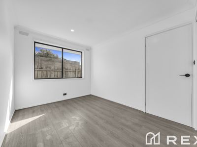 2 / 16-18 Heywood Crescent, Cranbourne North