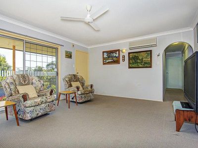 9 Woodlands Drive, Rochedale South