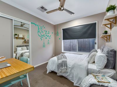 2 Lefroy Court, Warner