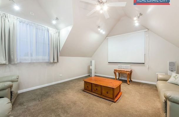 7 Crown Point, Craigieburn