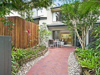 7 / 2 Dolphin Crescent, Noosaville
