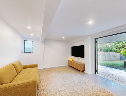 A Hidden Tewantin Gem with Space to Inspire image 21