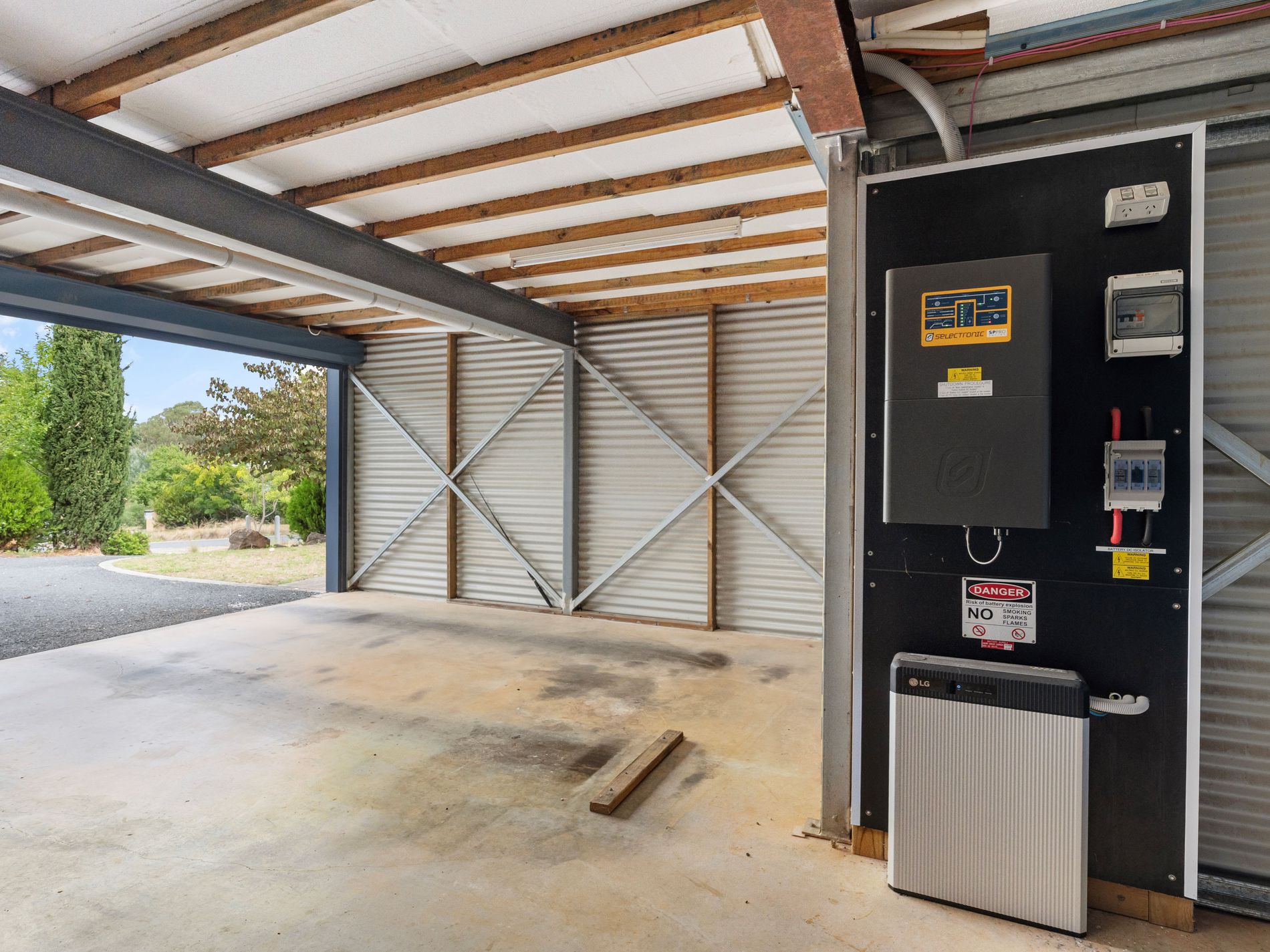 12 MCEVOY LANE, Yackandandah