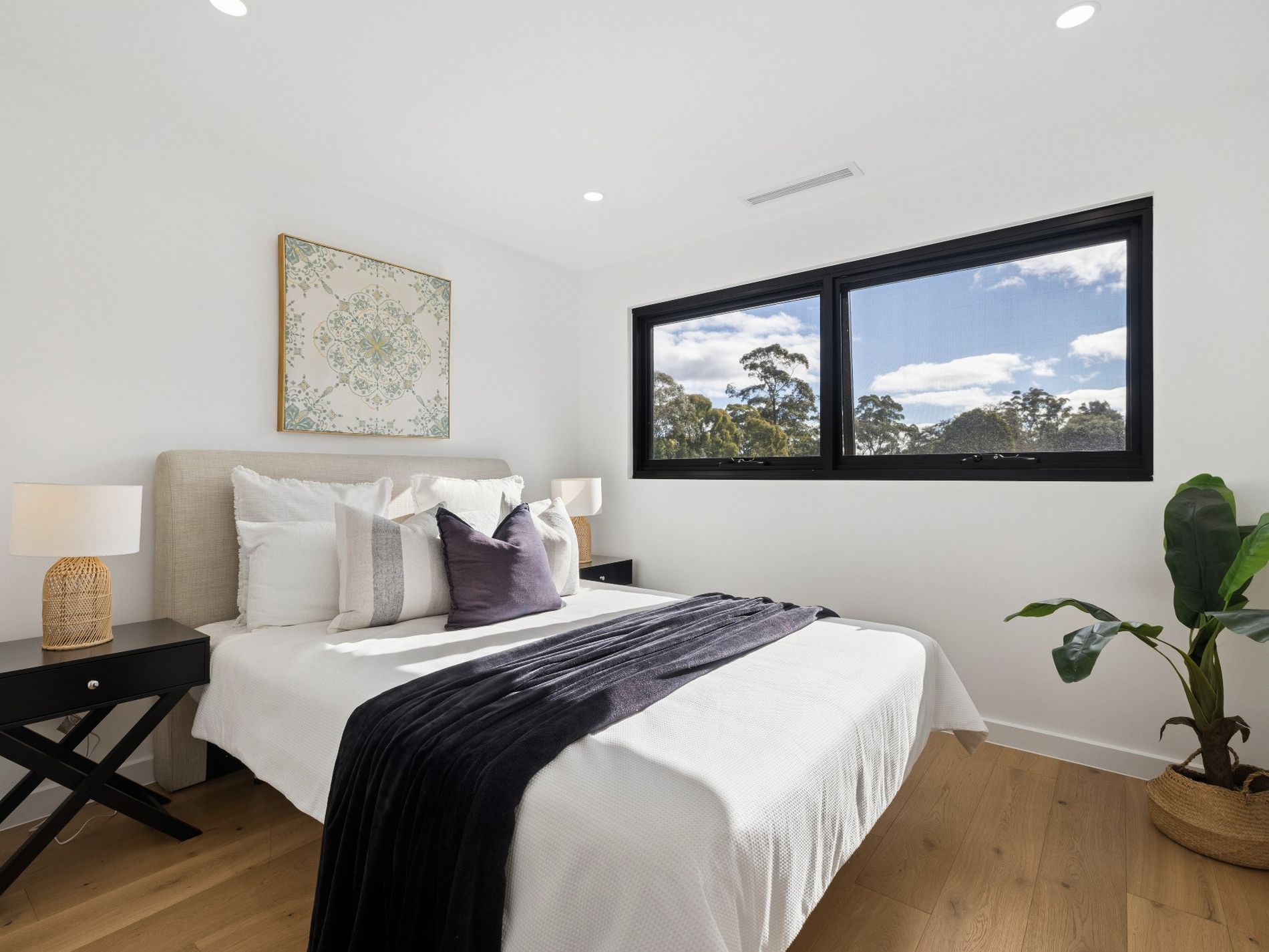 4 Bedroom / 9-9a Old Berowra Road, Hornsby