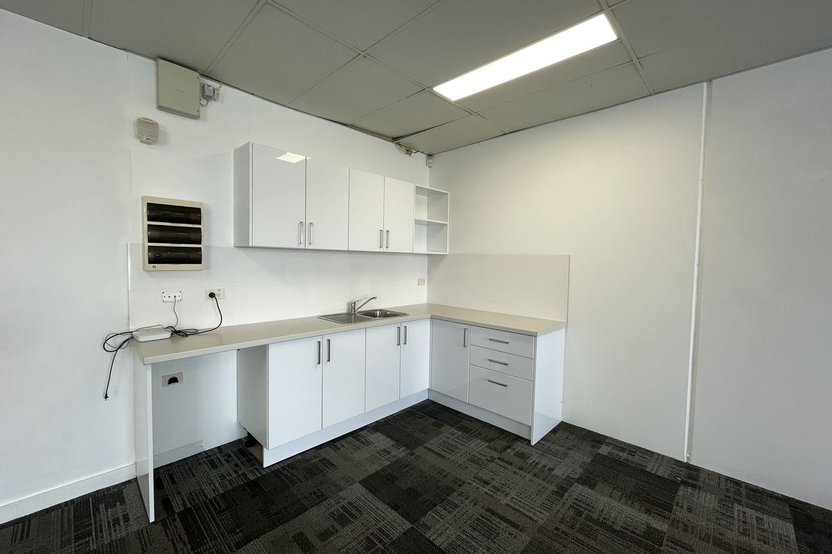 First Floor / 8 Flora Street, Kirrawee