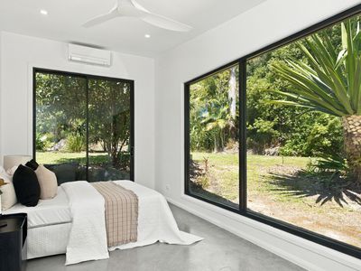 189 Coopers Lane West, Main Arm