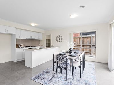52 Lincoln Avenue, Officer