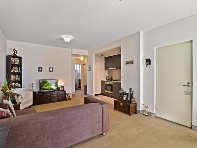 240 / 3 Queen Street, Rosebery