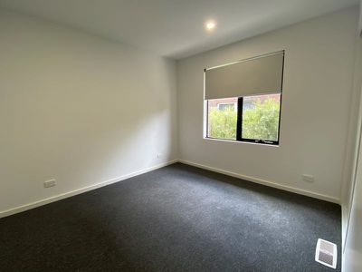 1 / 5 North Crescent, Heidelberg West