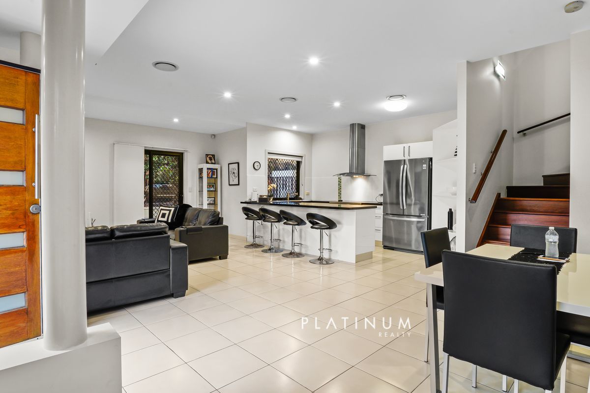 1 / 12 Hillcrest Avenue, Tugun