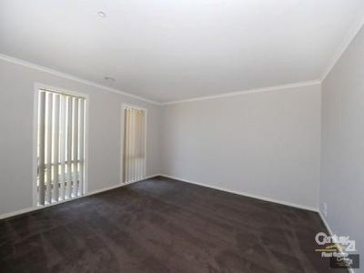 30 Kingsfield Crescent, Lynbrook