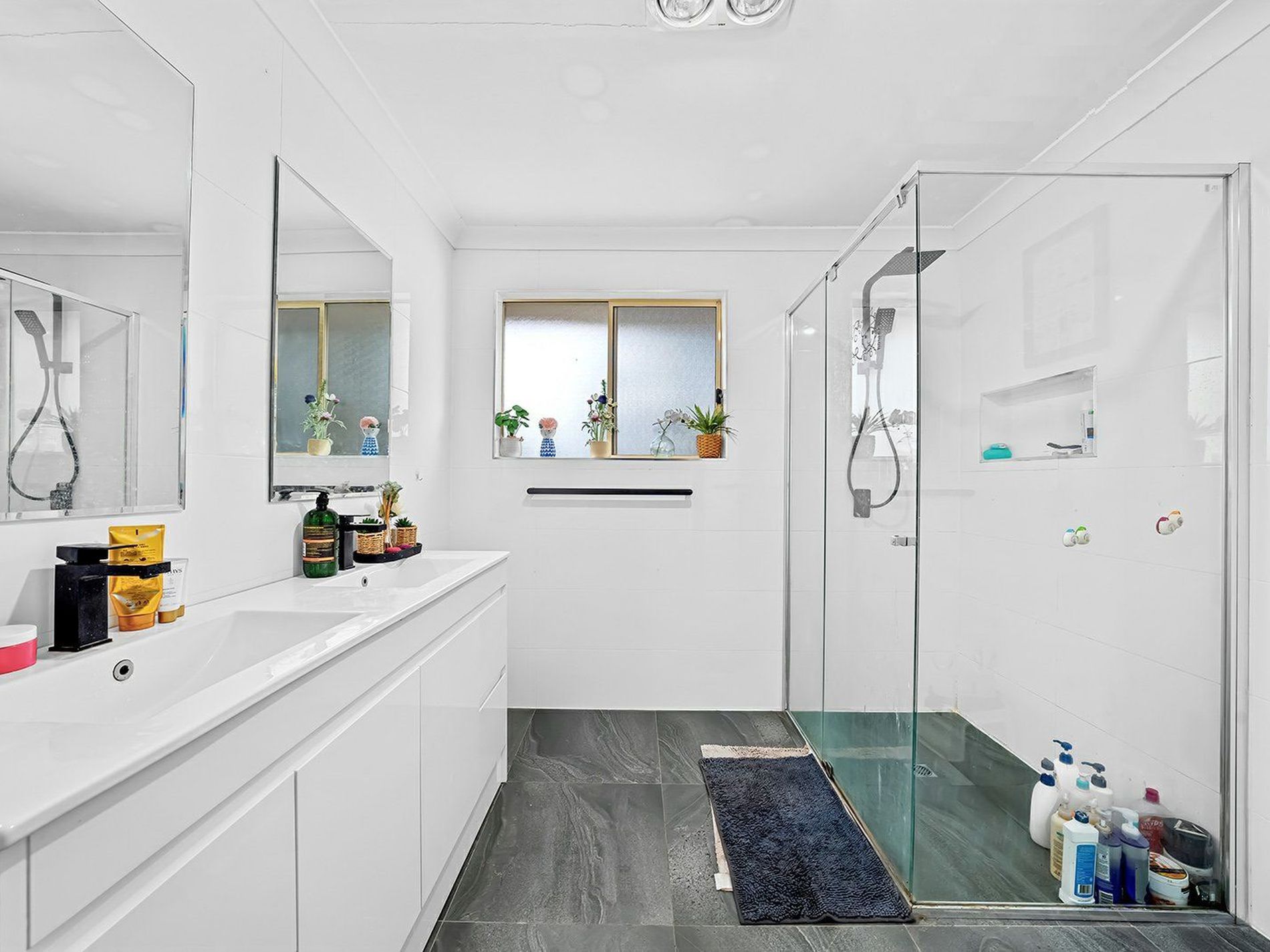 2 / 5 Corella Road, Green Valley