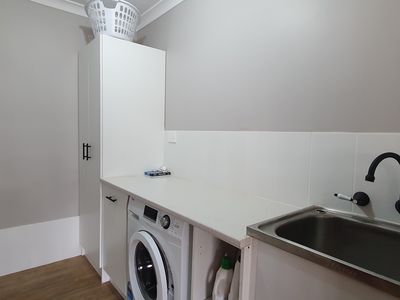 9 Compton Court, Hannans