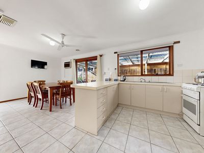 8 Geraldine Drive, Hampton Park