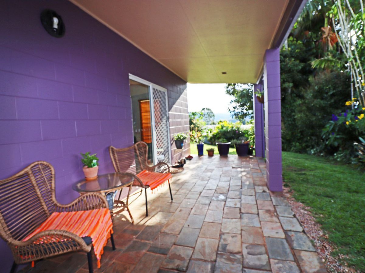 18 DANBULLA CRESCENT, Atherton