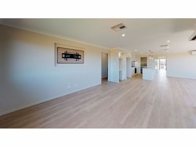 24 Waterfall Crescent, Dubbo