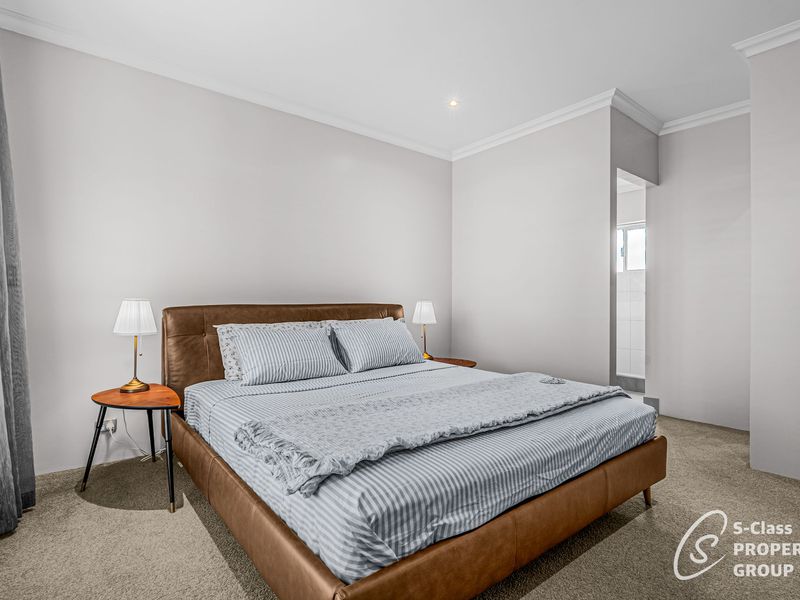 33 Barrington Avenue, Champion Lakes