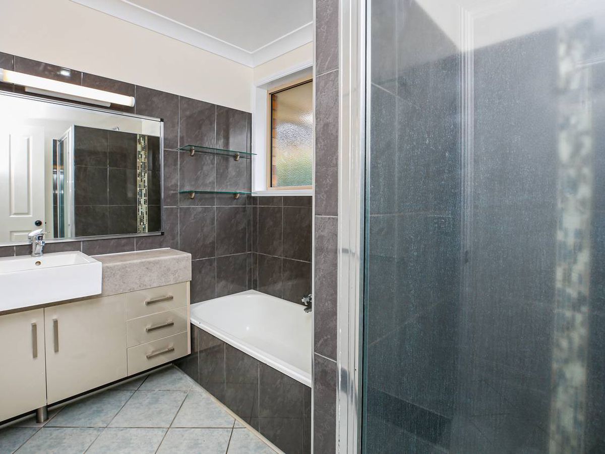 25 Storer Street, Atherton